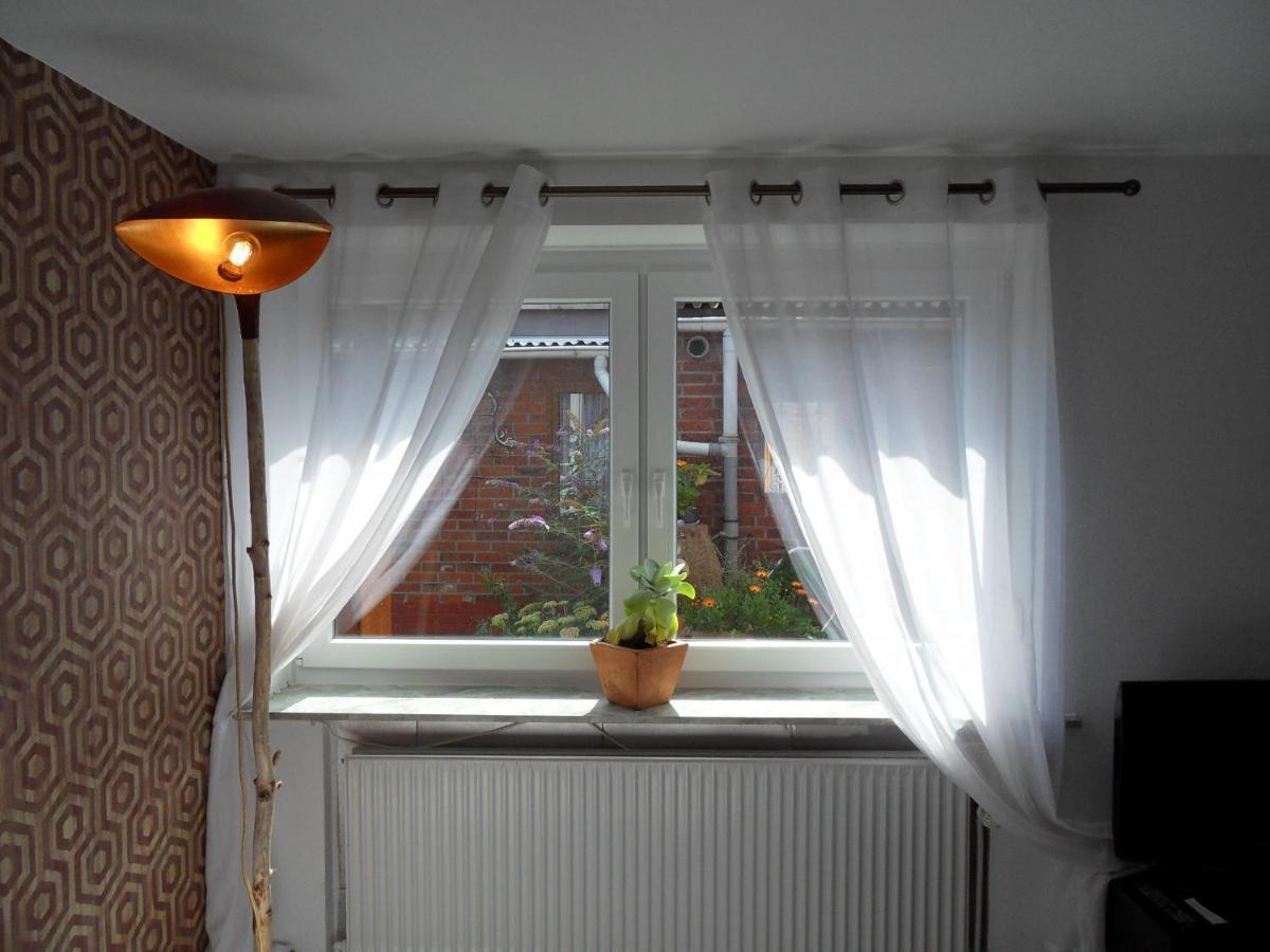 Privartzimmer 'Ausfahrt Freihalten' Хузум Екстериор снимка