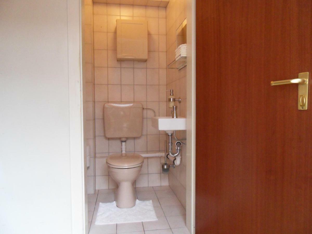 Privartzimmer 'Ausfahrt Freihalten' Хузум Екстериор снимка